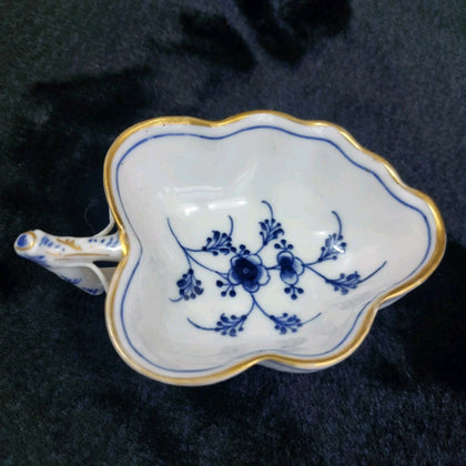 Antique & vintage decorative treasures & lamps