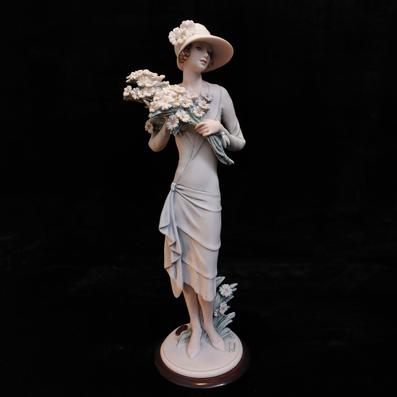 Florence Armani Marguerite Figurine – 1731F Lady With Daisies, Box Mint 2