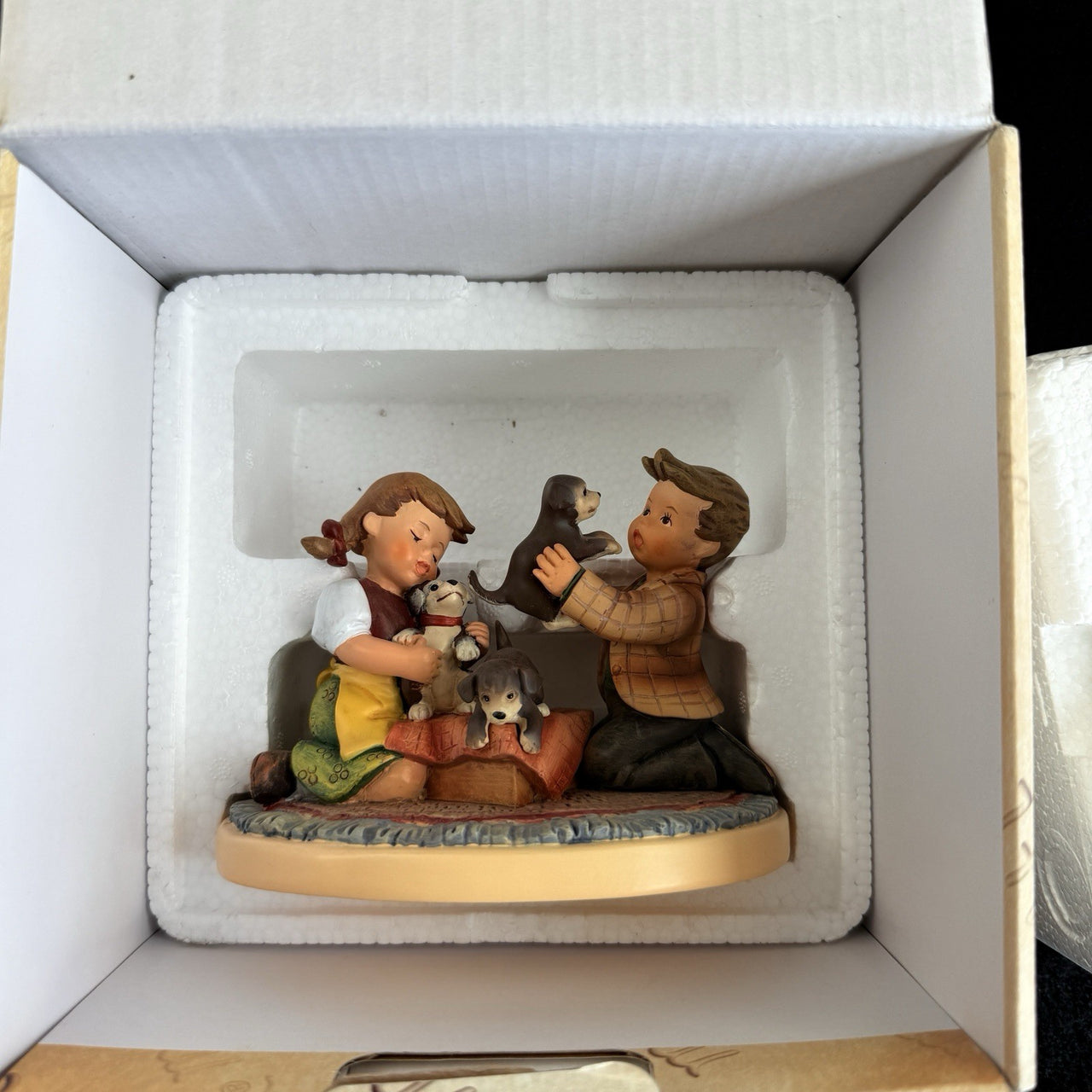 Hummel Surprise" "Puppy 2015 First Issue - Danbury Mint Figurine with Box China13