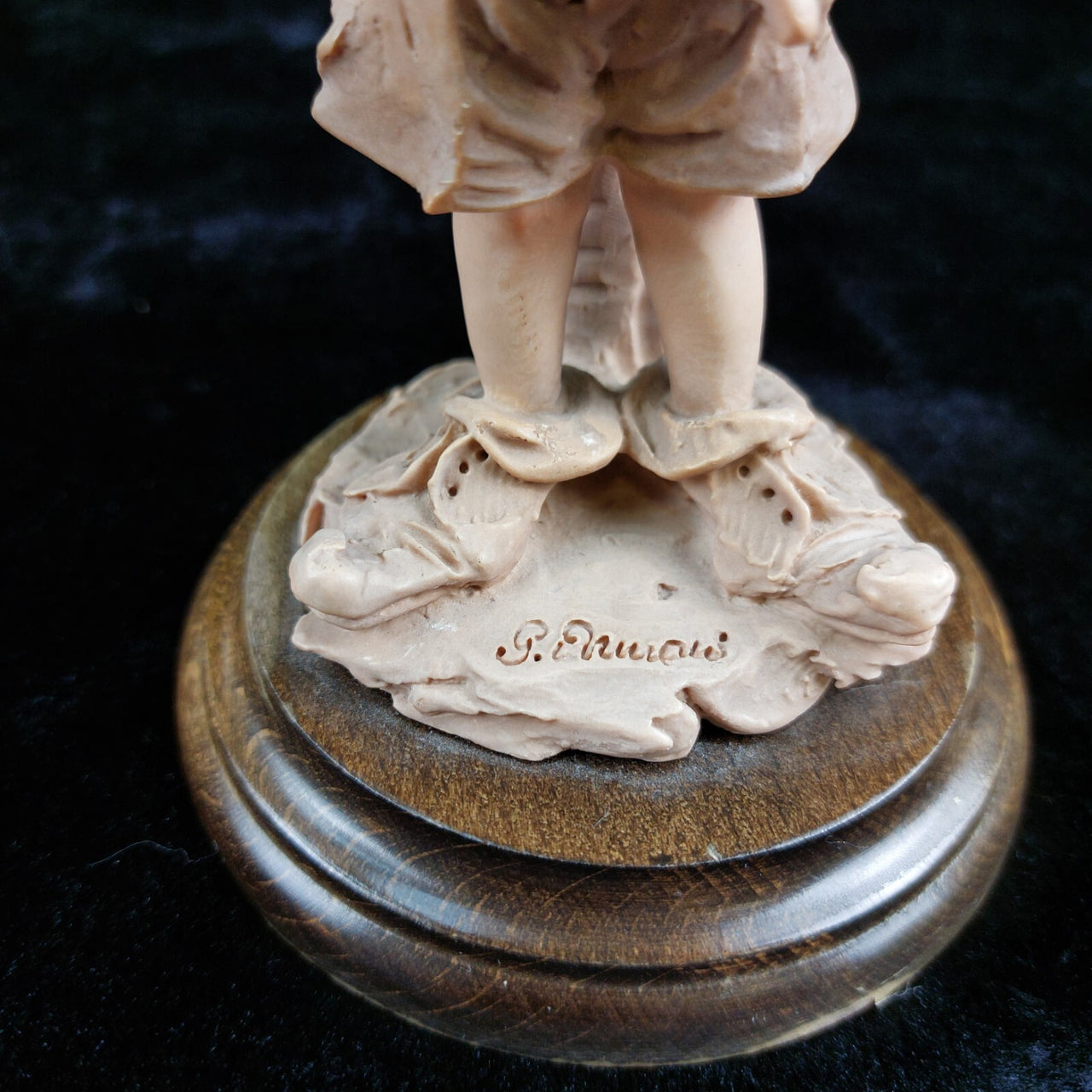 Giuseppe Armani Singing Boy Figurine  1980s Italian Porcelain library ornoment4