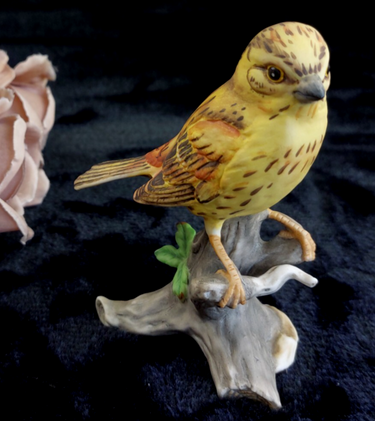 Mauri Yellow Hammer Bird Figurine Porcelain Hand Painted Collectible 5