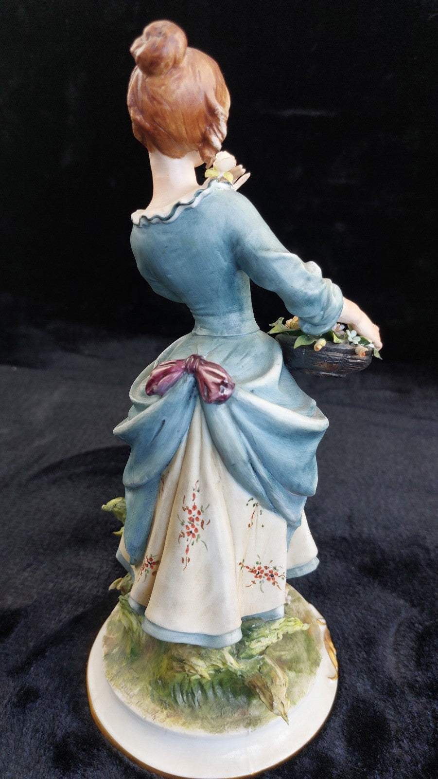 Capodimonte sign lady Figurine by Irene Tuzzi Flowers Basket 10" decor bookshelf6