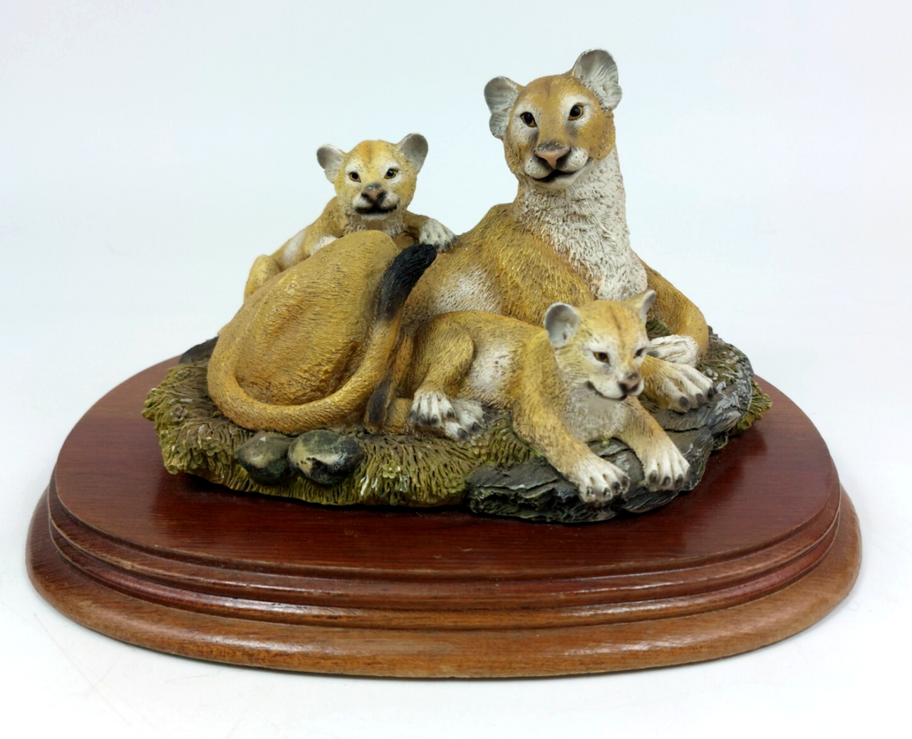 The Leonardo Collection Figurine  “Lioness and Cubs” (1993) - 5" Wildlife  0