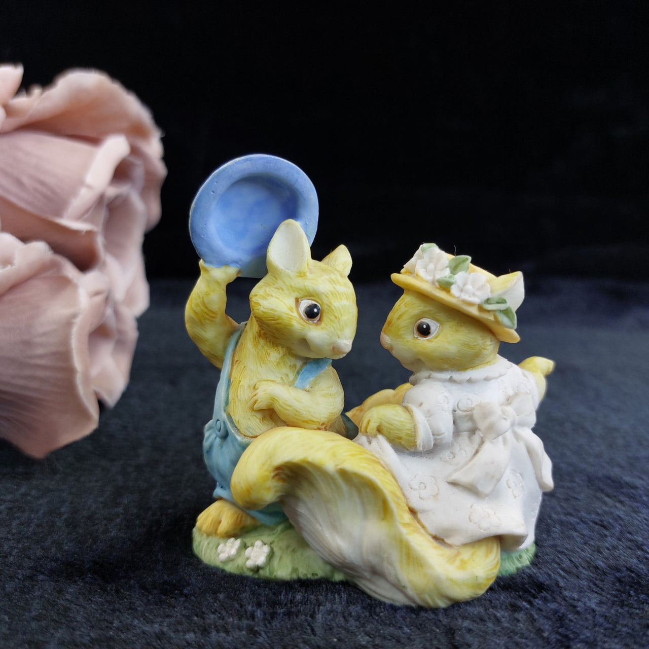 1994Beswick Country Cousins Robert & Rosie Figurine PM2119 Squirrels in Love 0