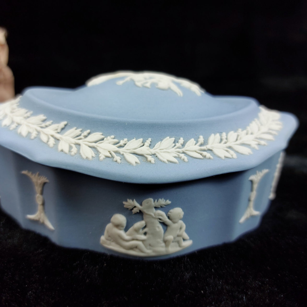 Wedgwood Jasperware Blue Design Classical Cherub Oval Trinket Box – Vintage5