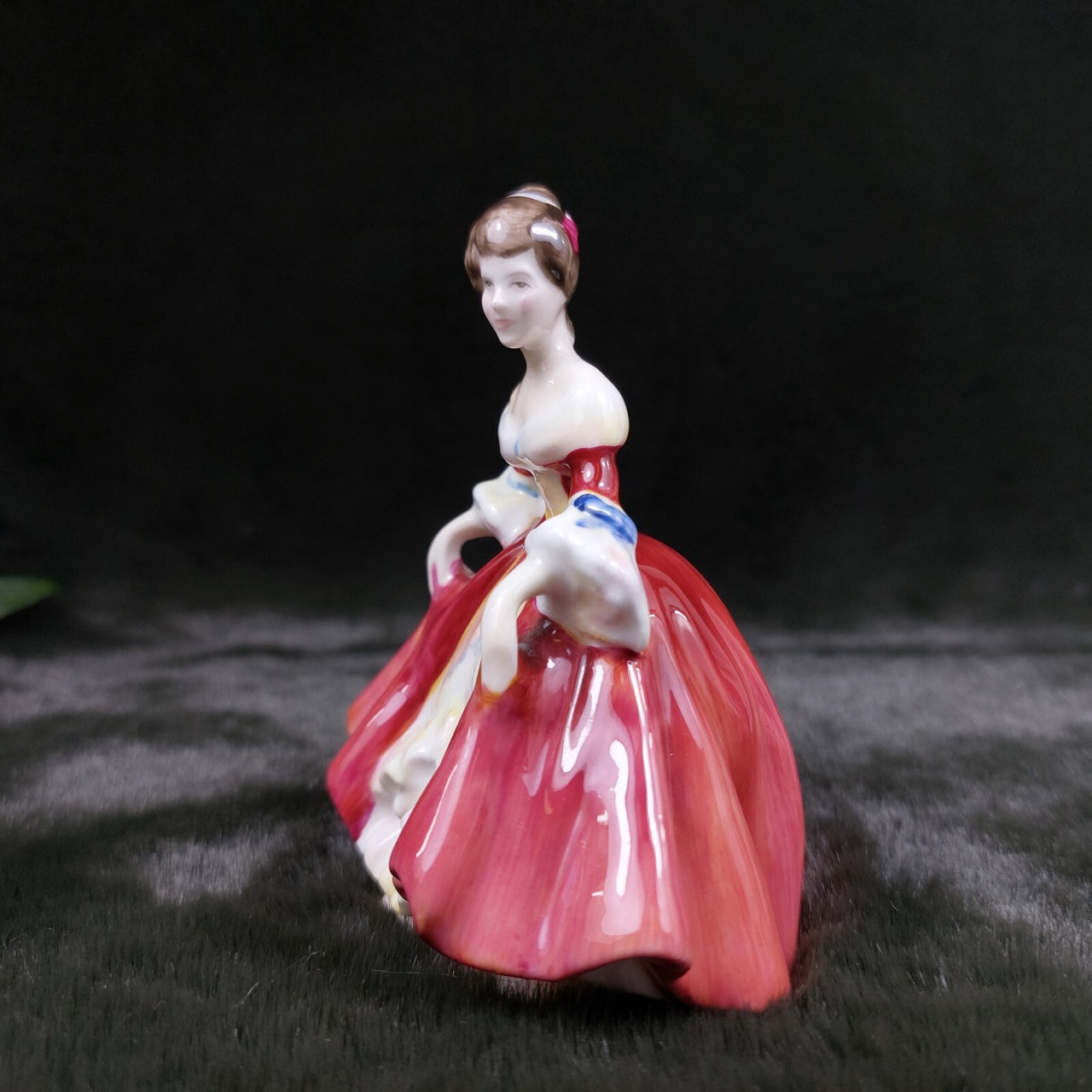 Royal Boxed Doulton ladies “Southern Belle” victorian lady figurine porcelain 9