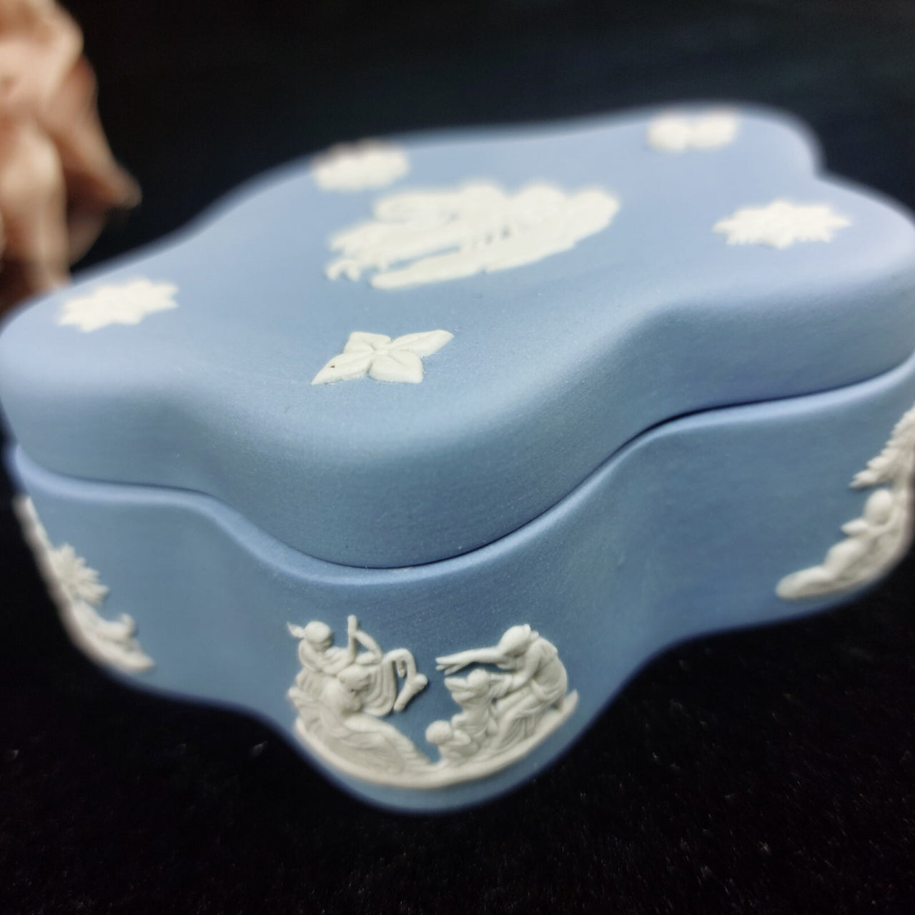 Wedgwood Blue Elegant Jasperware & Collectible Trinket Box/Lidded Dish British d7