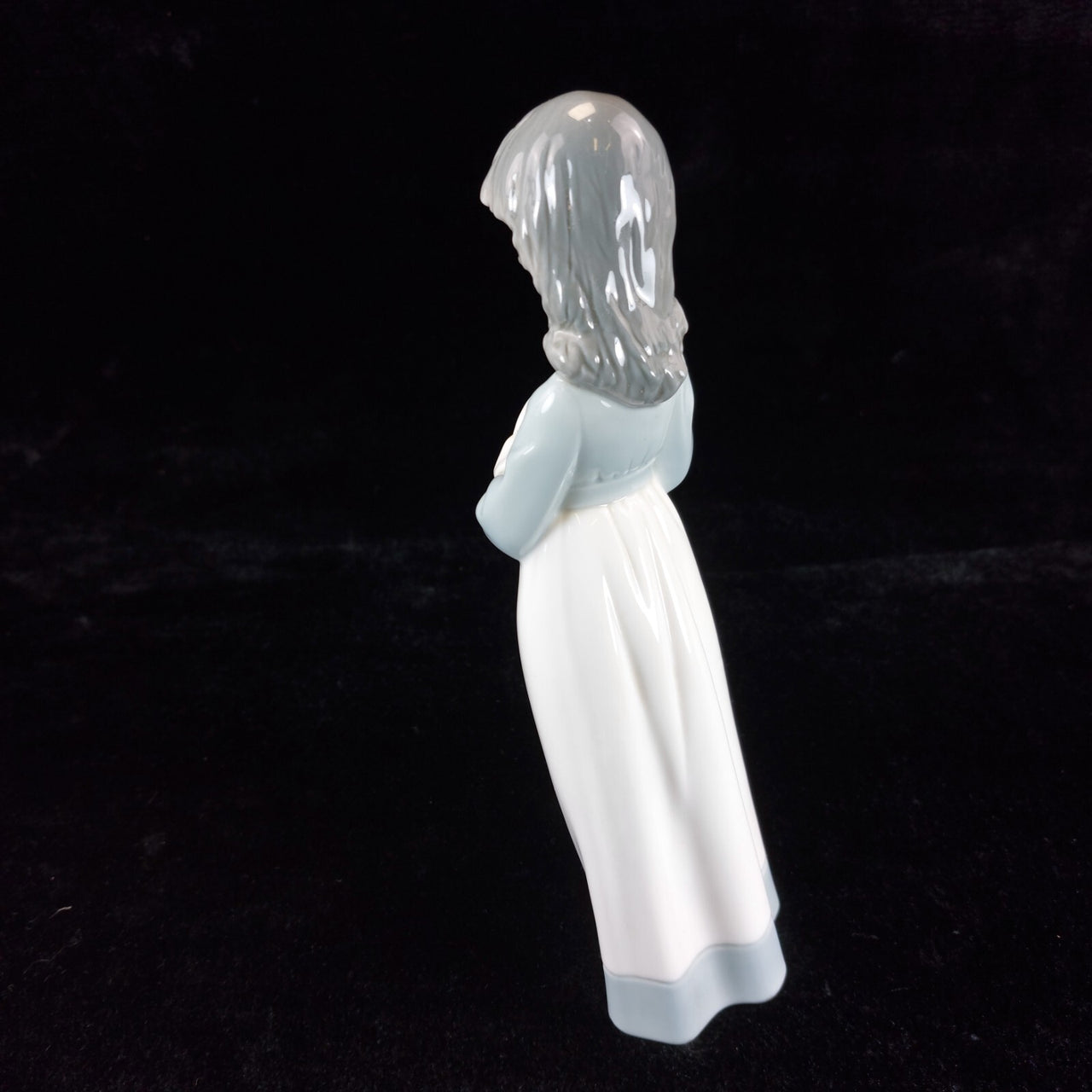 Elegant NAO by Lladró Figurine - Girl with Puppy (1990) bookcase figure Spain7