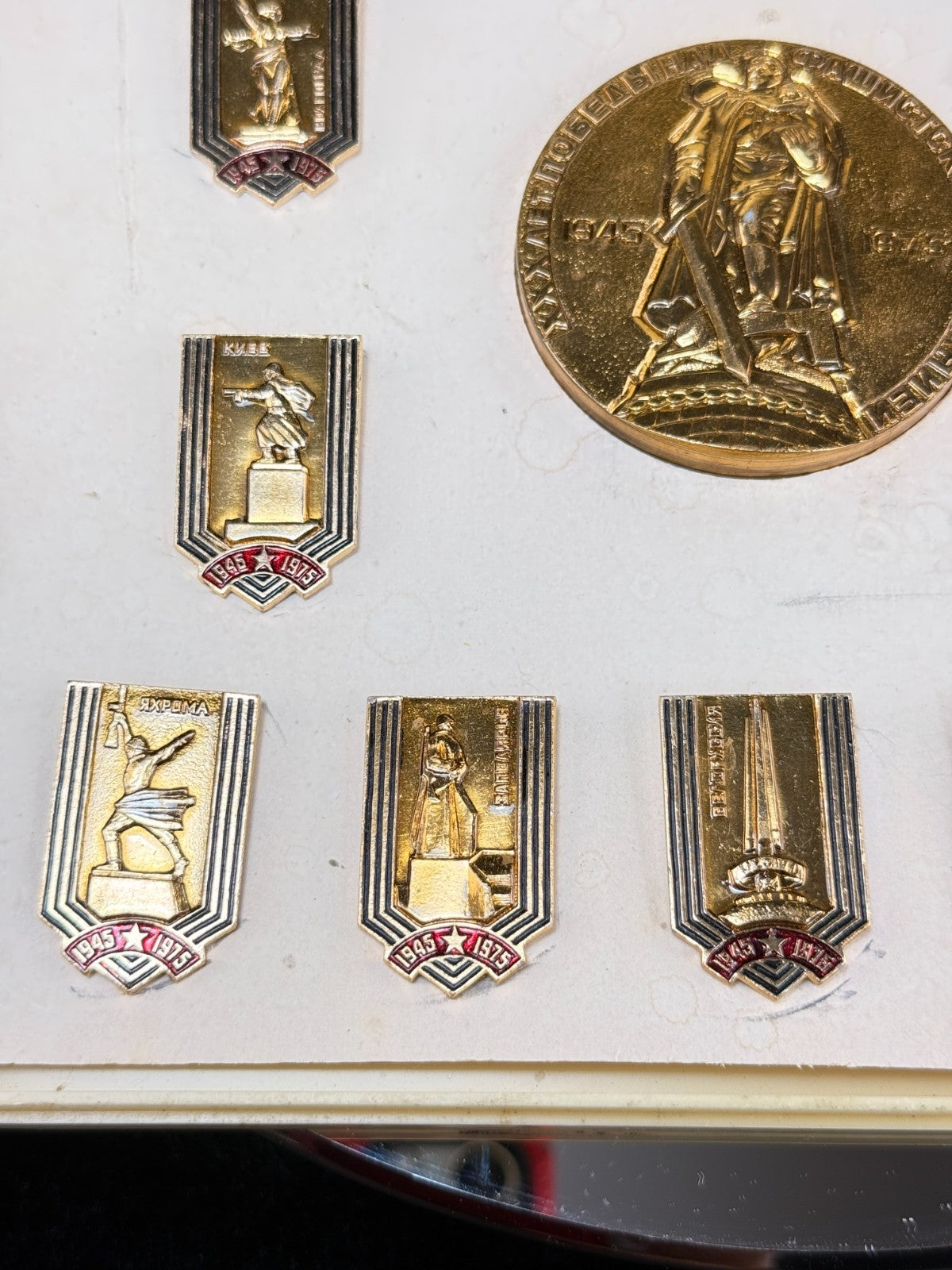 Soviet 1975 WWII Victory Pin Medal Set USSR Cities Commemorative Badges w Box10