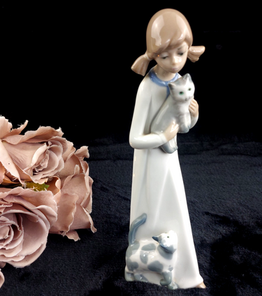 Casades Spain Girl Figurine 9