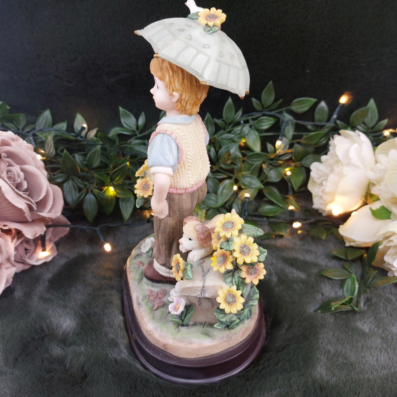 2000Juliana Boy Collection with Umbrella Figurine Porcelain United Kingdom.12