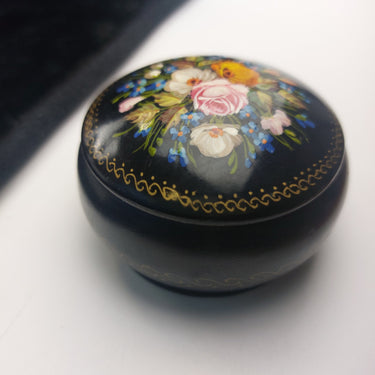 vtg HandPainted Russian Lacquer Box – Black & Red Interior Floral Design decor0