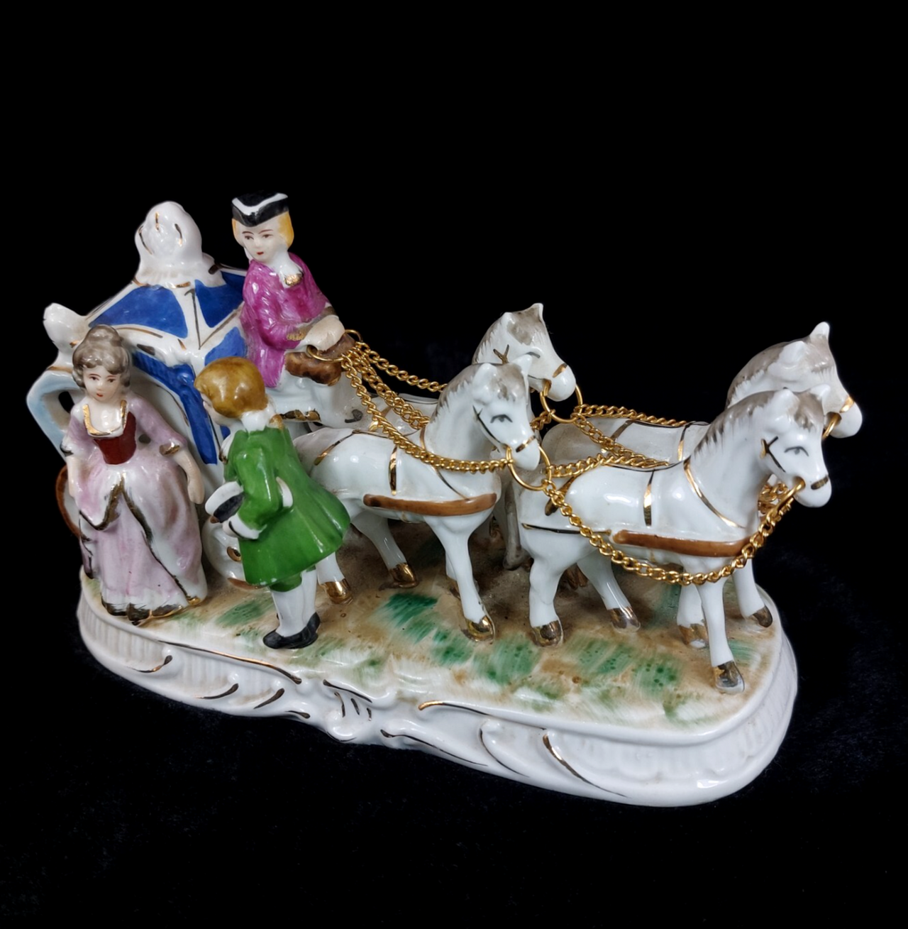 Porcelain horse- marriage proposal scene 70s Drawn Carriage Vintage Music Box.0
