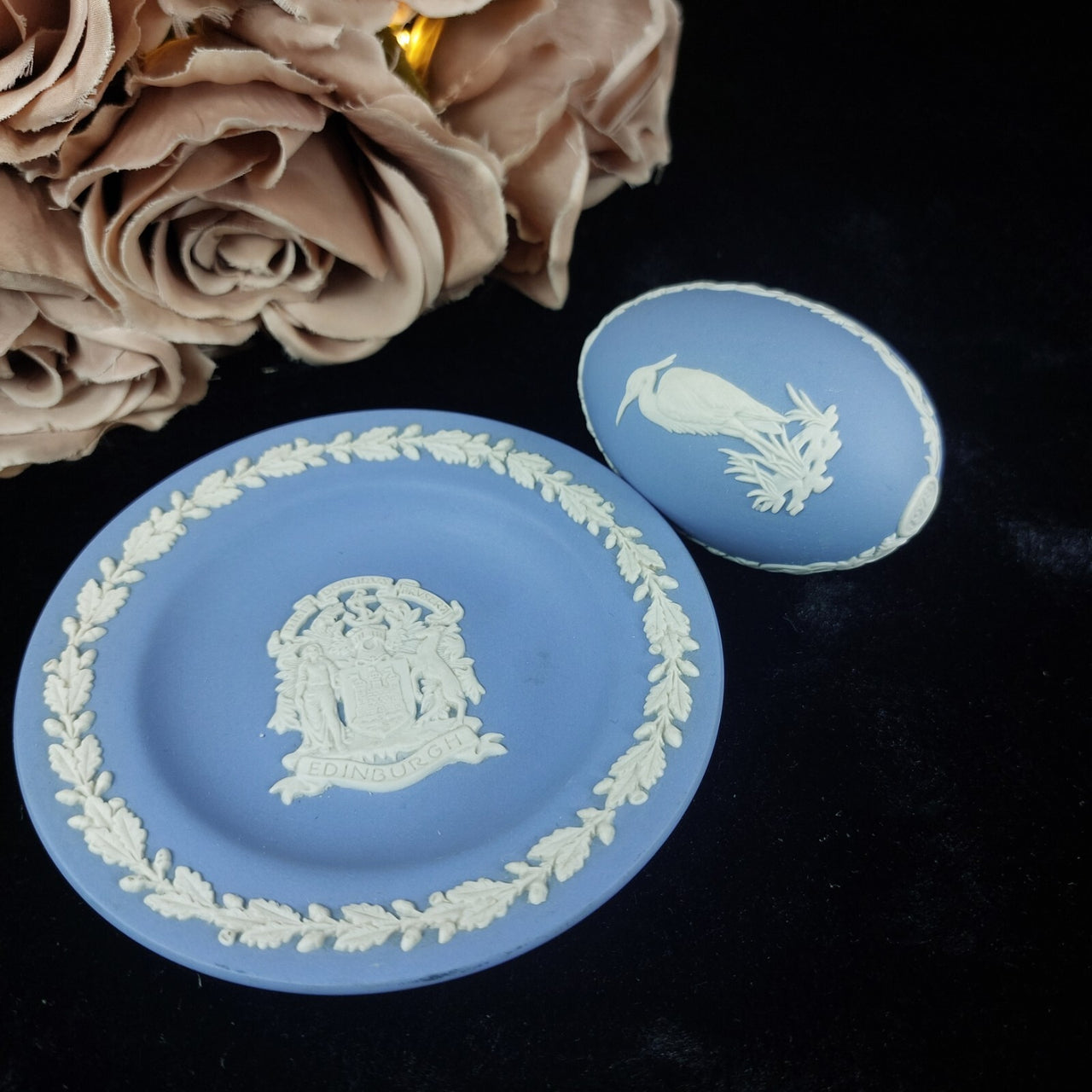 Wedgwood Jasperware White & Blue Collectible Egg with Dish 1978 Trinkets Boxes/3