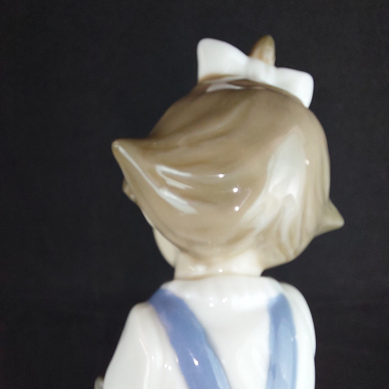 NAO Lladró Handmade Porcelain Girl -18.5 cm Figurine Collectible Blue Dress -15