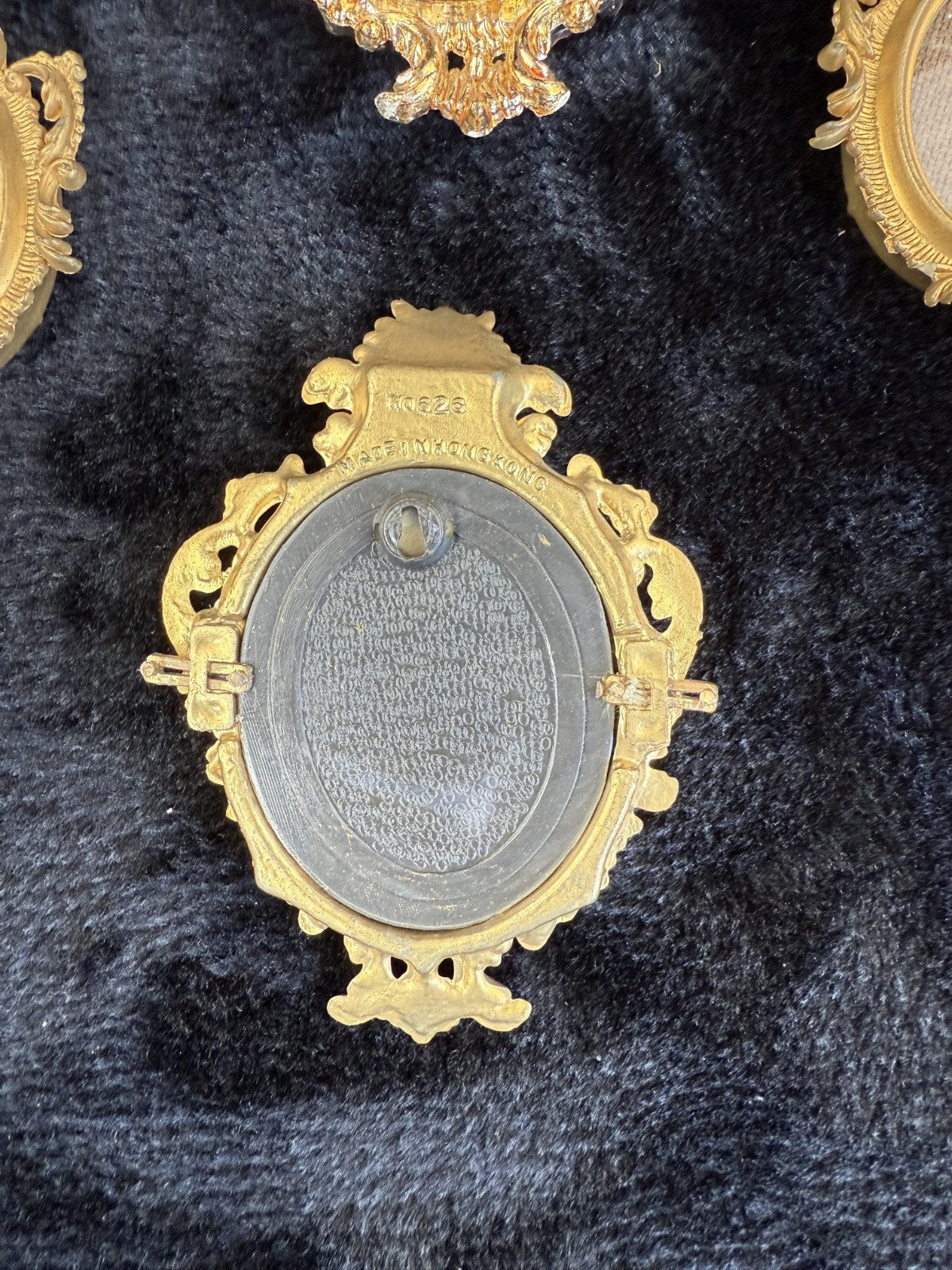 Victorian-Style Miniature Gold Color Plastic Frames Set of 7 Frame Set deco wall3