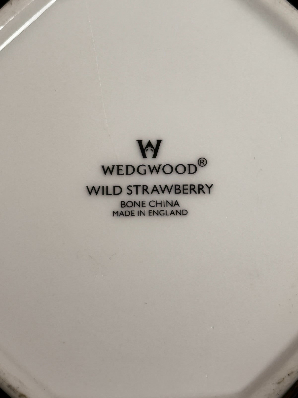 Wedgwood Wild Strawberry Octagonal Trinket Box Bone China Made in England Gold T2