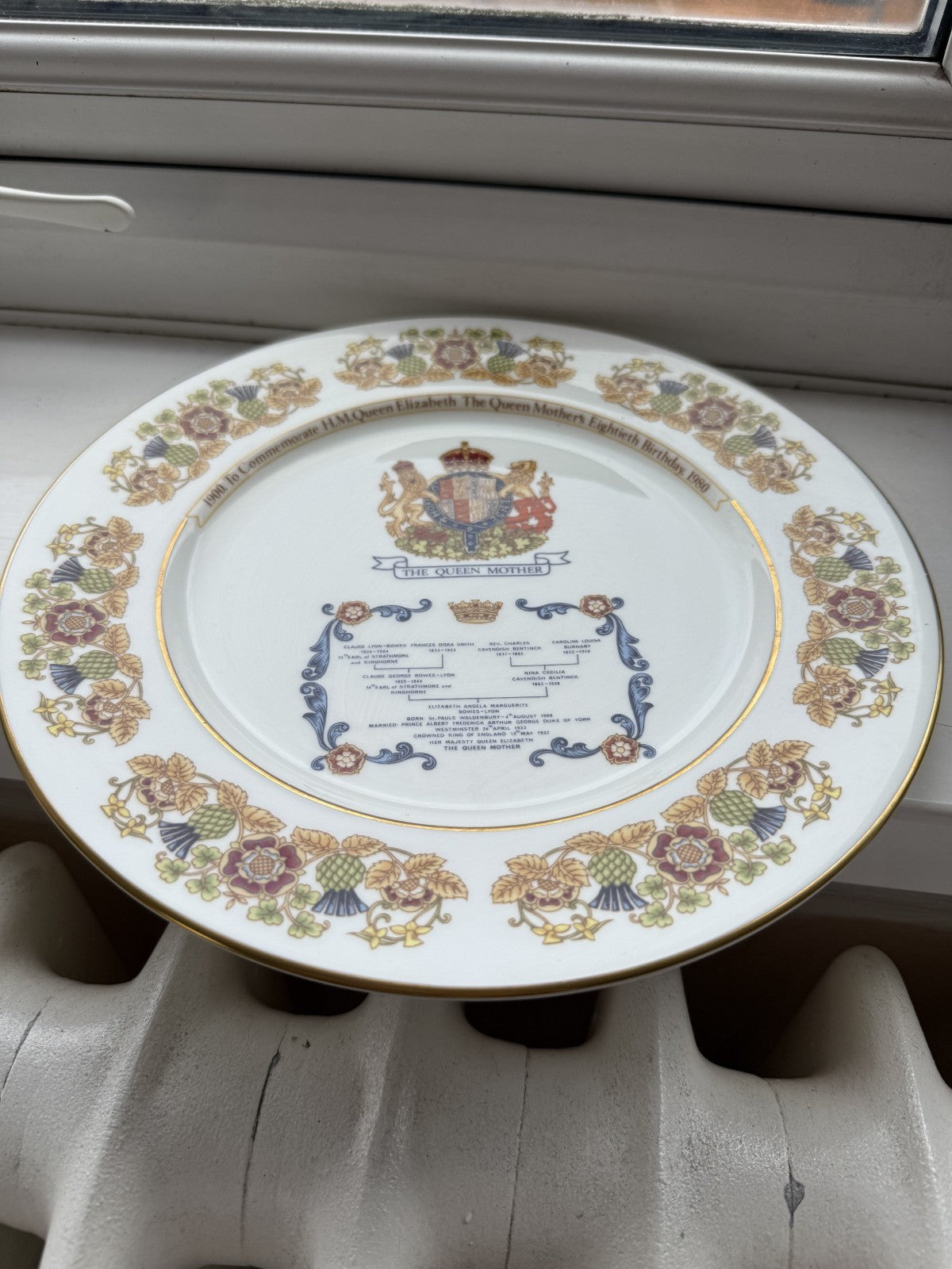 Rare Aynsley Commemorative Plate H.M. Queen Mother's 80th Birthday 1980 decor12