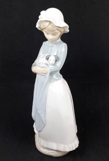 Nao Lladro Girl Cuddling Puppy Figurine Blanket Porcelain firreplace decor1
