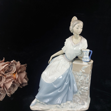 NAO Spain Good Figurine Elegant Lady with  Jug Pastel Glazed Porcelain  12.5