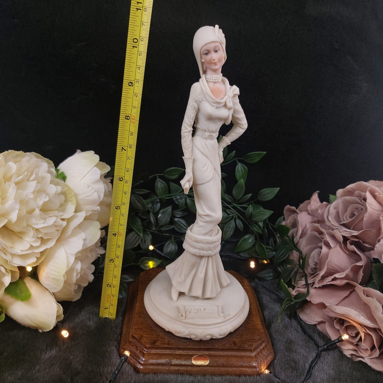 Vintage Exquisite Auro Belcari Figurine - Art Deco Lady (1985) Porcelain 1920s2