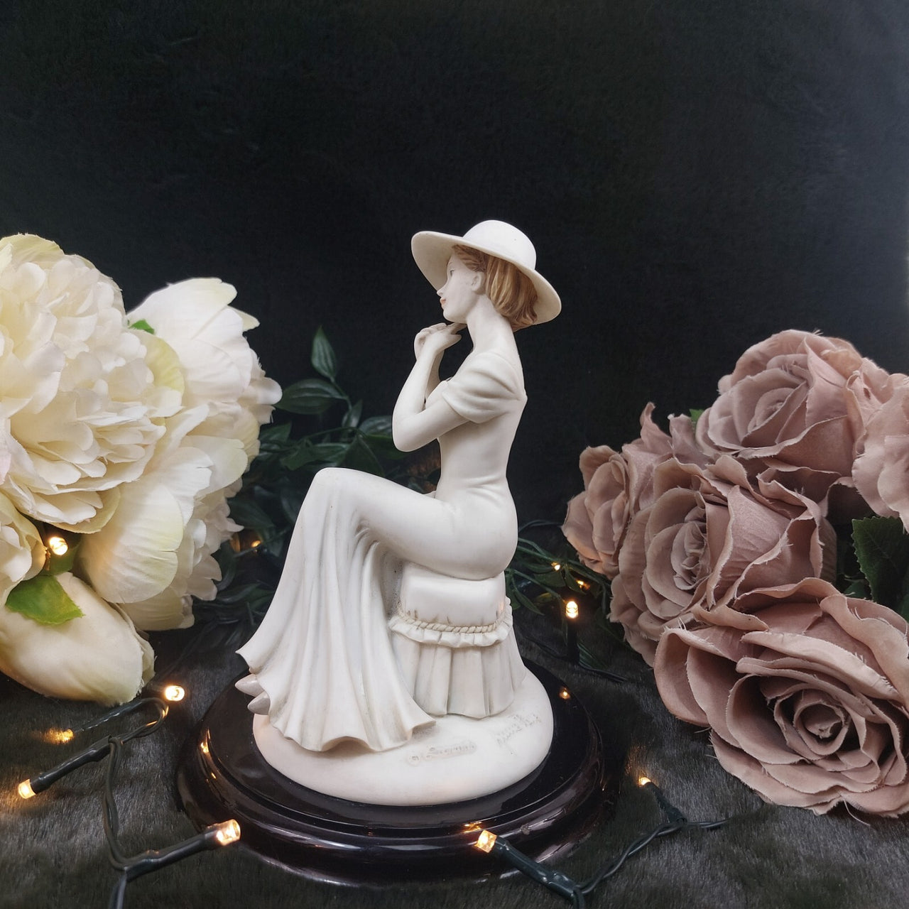 Collection Leonardo Figurine Annie Rowe Sitting  7.5" Lady in White Dress decor5