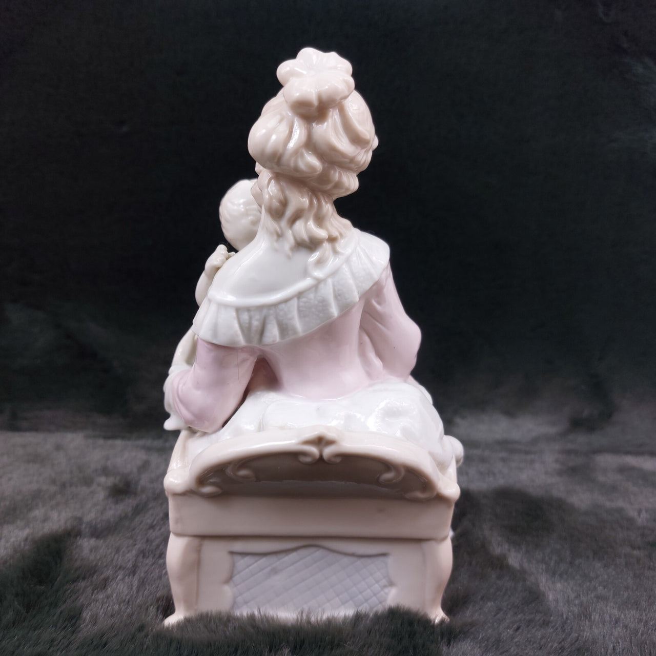 Royal Crown Women and Child Porcelain  1985  7.1"  Statue Minor Chip on stool3