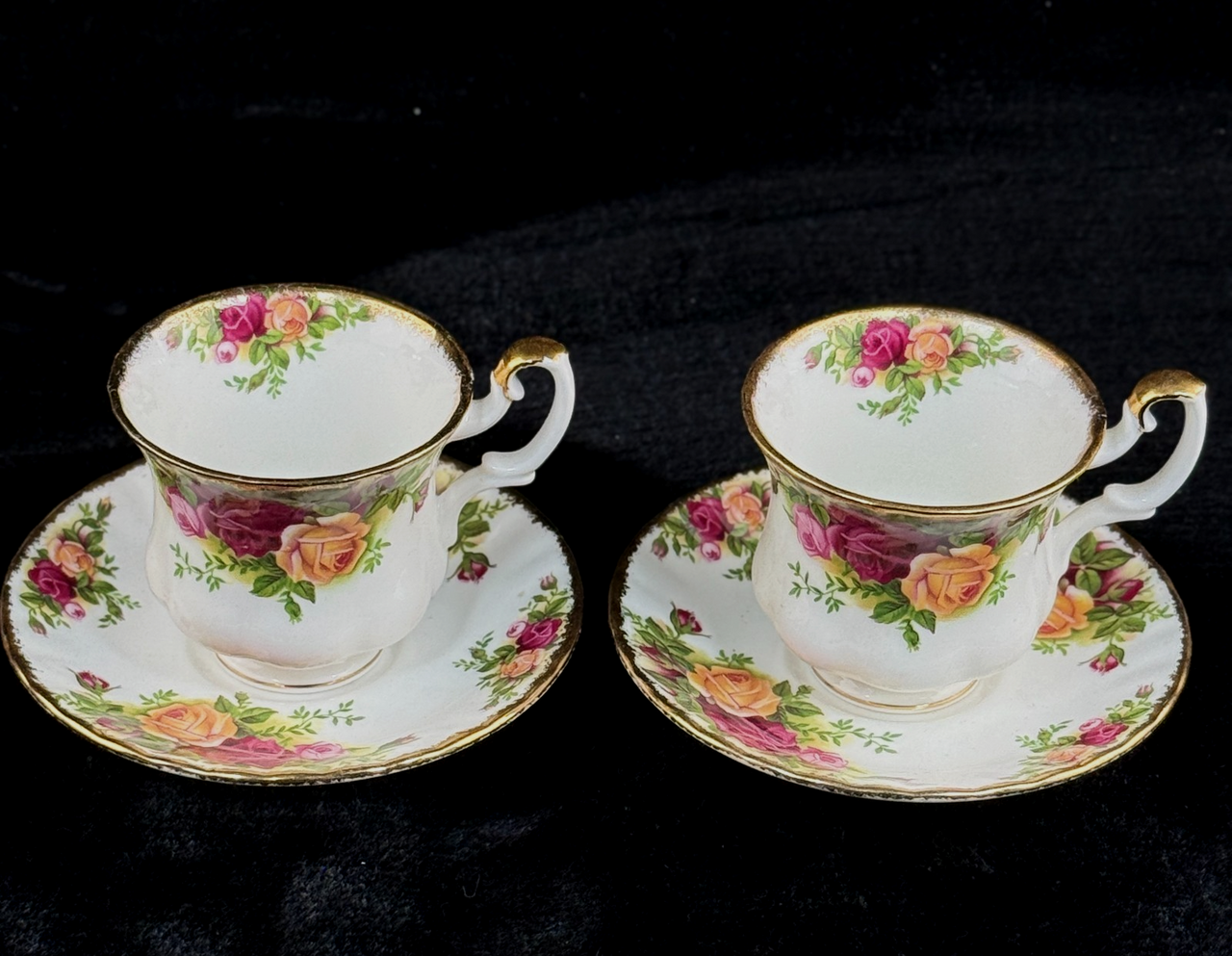 Royal Albert Old Country Roses Cups & Saucers Set of 2 Bone China England 196217