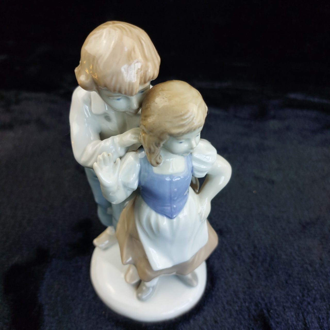 Grafenthal Porcelain Figurine GDR Boy & Girl German Vintage Art  Germany. 7.5in2