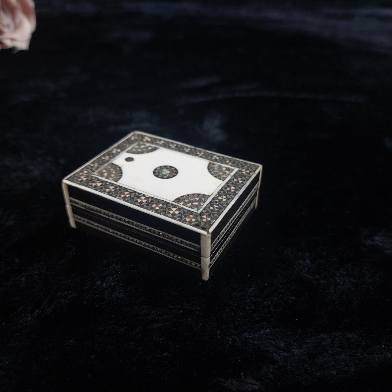 Anglo-Indian 19th Century Victorian Wooden Trinket Pill Box – Mother-of-Pearl1