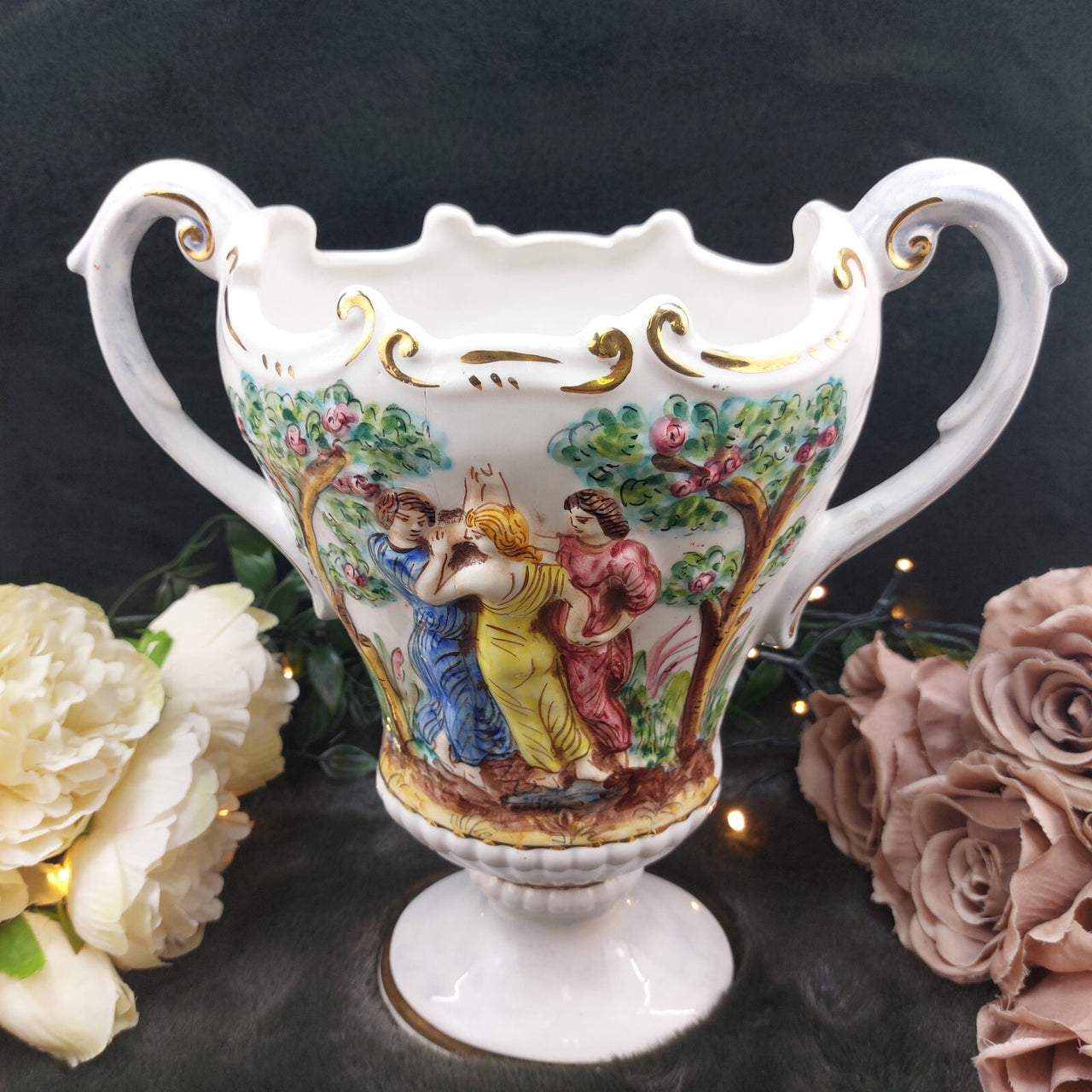 Capodimonte Style Vase with Classical Figures decor roman antique greek Figurine10