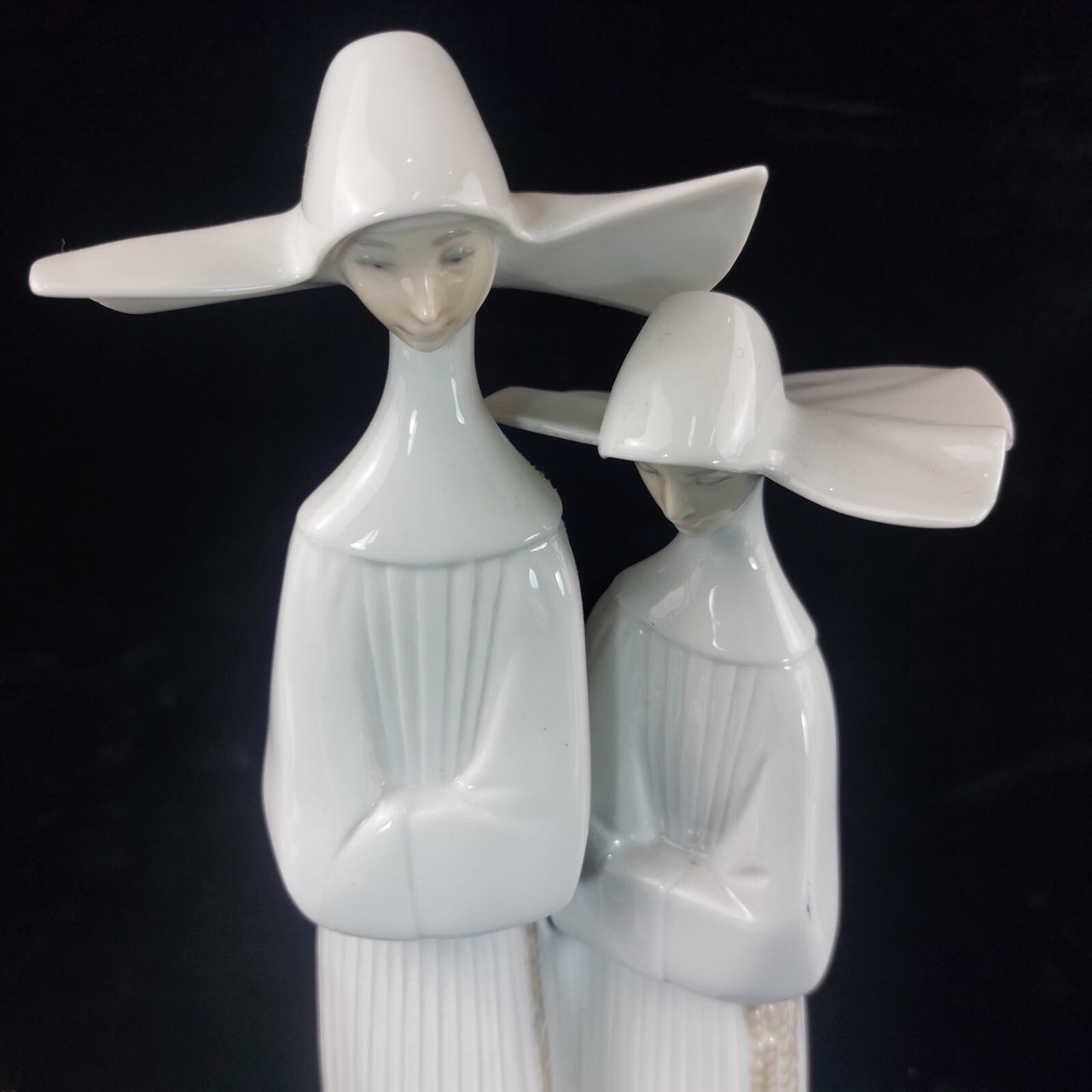 "Two Lladro Nuns" Nun porcelain Figurine Pair 13" Tall bookshelf decor Lladró1
