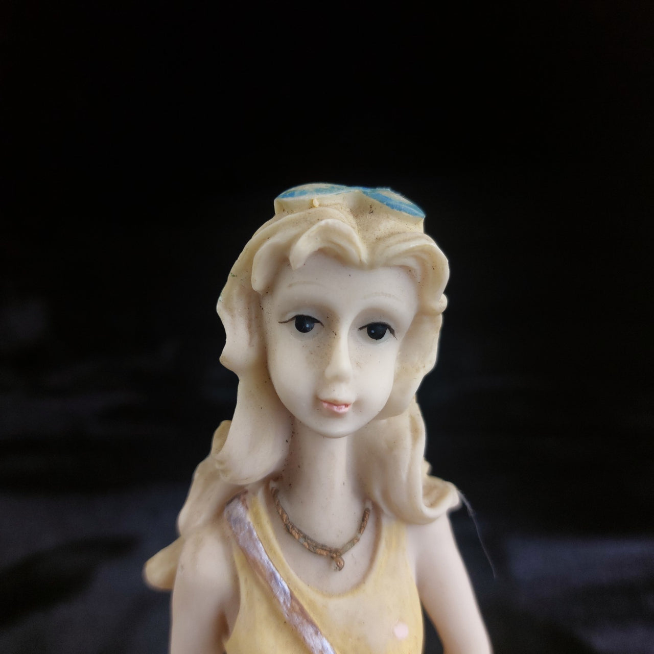 Resin Girl Figurine with Purse & Dress –Blonde Vintage Style Statue  10"   255g13