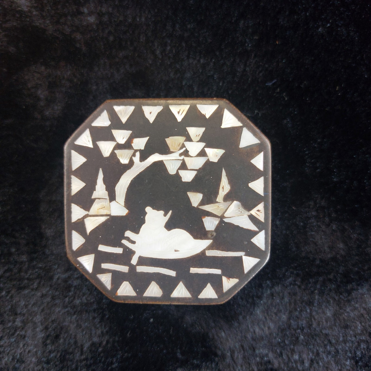 Antique Chinese Black Lacquer – Trinket Box Octagonal with Mother of Pearl Inlay7