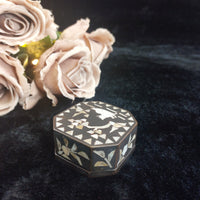 Thumbnail for Antique Chinese Black Lacquer Trinket Box Octagonal with Mother of Pearl Inlay4