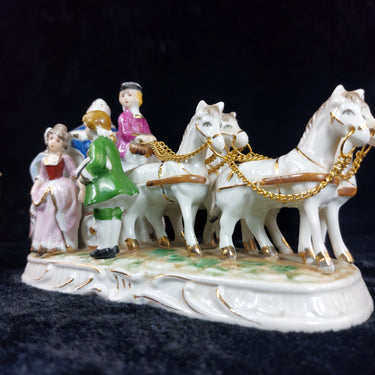 Porcelain horse- marriage proposal scene 70s Drawn Carriage Vintage Music Box.1