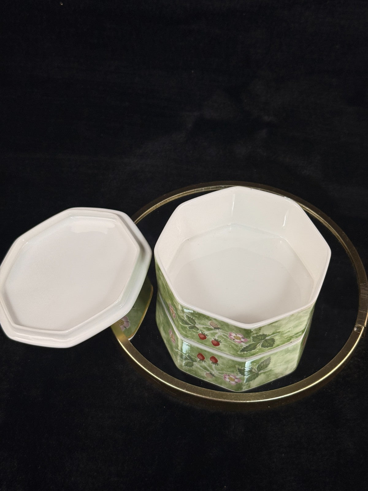 Wedgwood Wild Strawberry Octagonal Trinket Box Bone China Made in England Gold T10