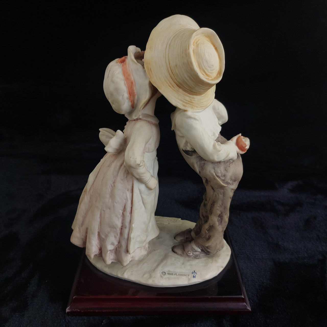 First Kiss Figurine Giuseppe Armani Florence 11" Tall Italian 1992 Porcelain.11