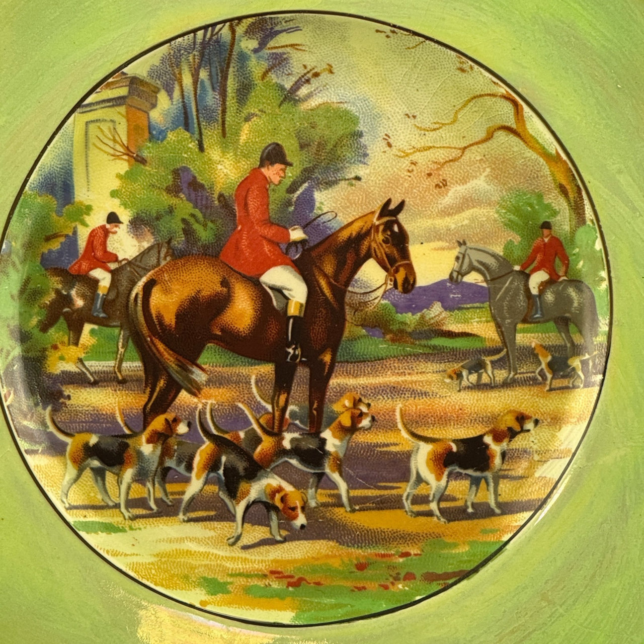 Royal Grimwades Winton English Hunting Scene Plate & Palekh 1988 Ruslan decor2