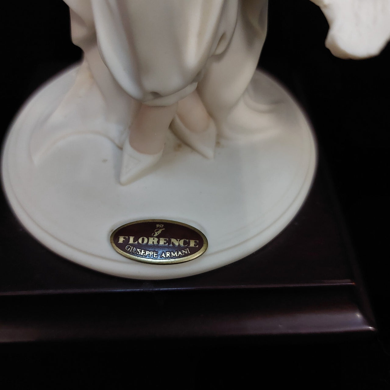 Florence Armani Stepping Out Figurine – Mint Condition 1413F Lady With COA & Box17