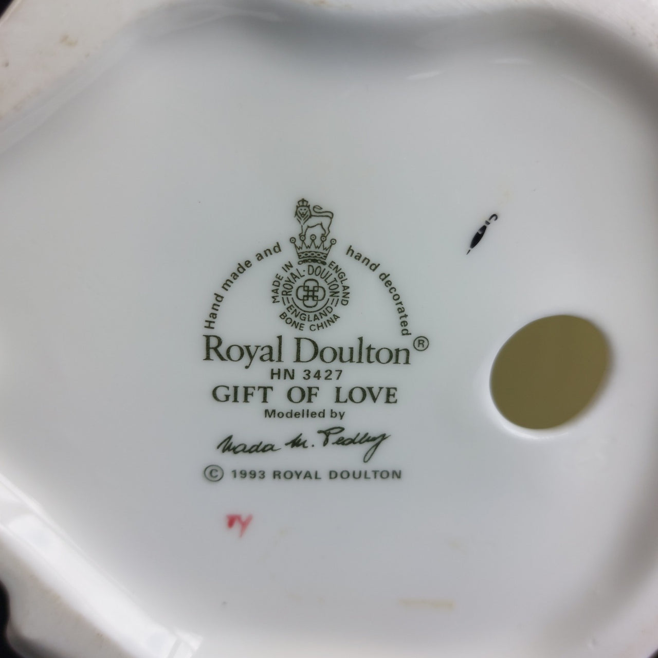 Royal Doulton Good Gift of Love Figurine decor 8.5in Pink White 491g 1993 Nada 12