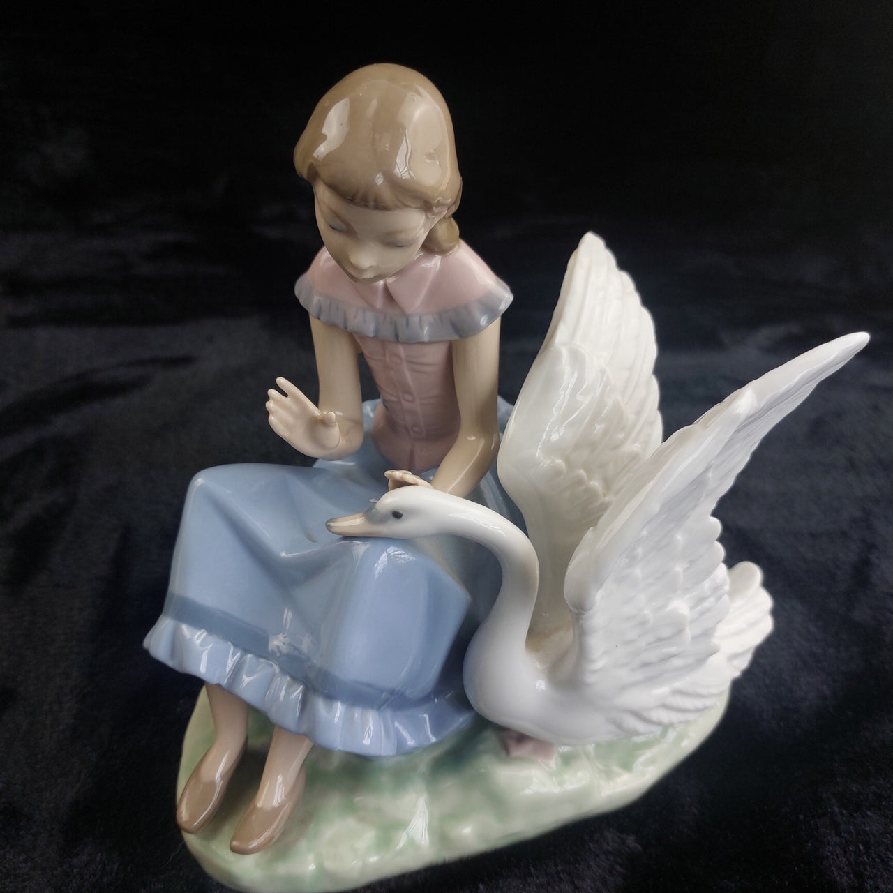 NAO Lladro Girl with Swan Figurine 1986 7.5" Tall Finish Glossy bookshelf decor8