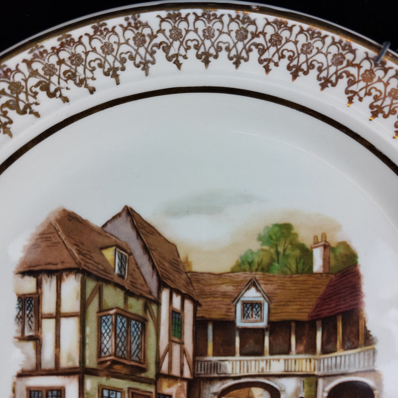 Old Coach House Stratford Decorative Ceramic Plate Gold Trim 8.5in Wall Hanger6