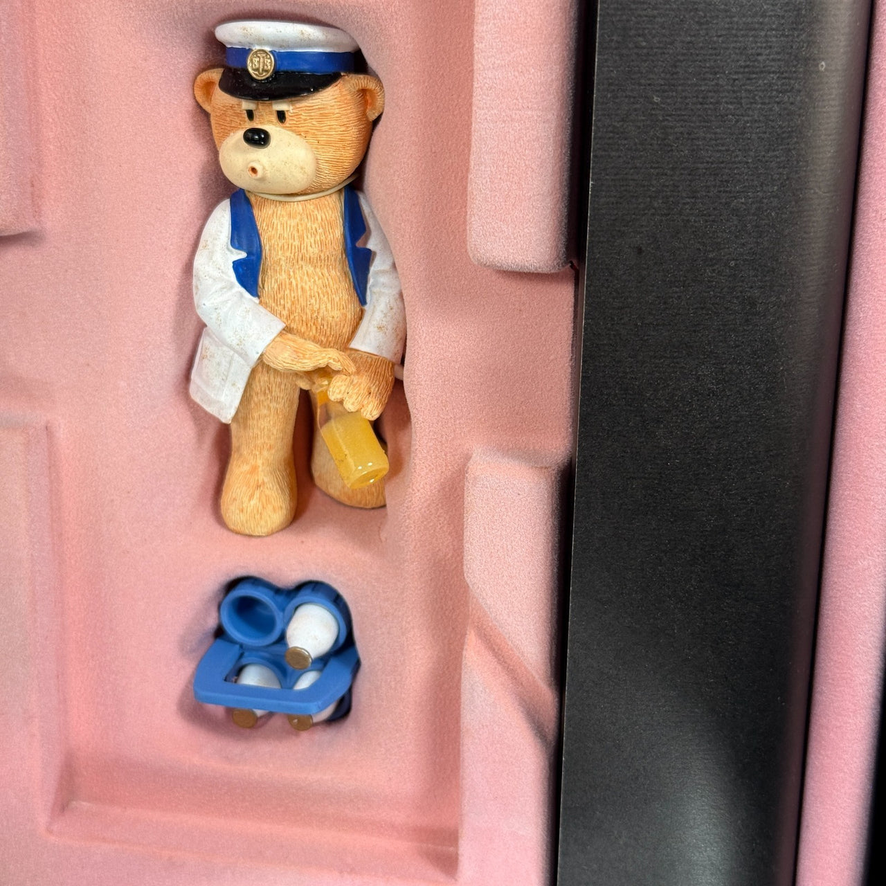 Bad Taste Bears COLLECTORS OFFICIAL CLUB BOX SET Exclusive Mugs Milkman Figure3