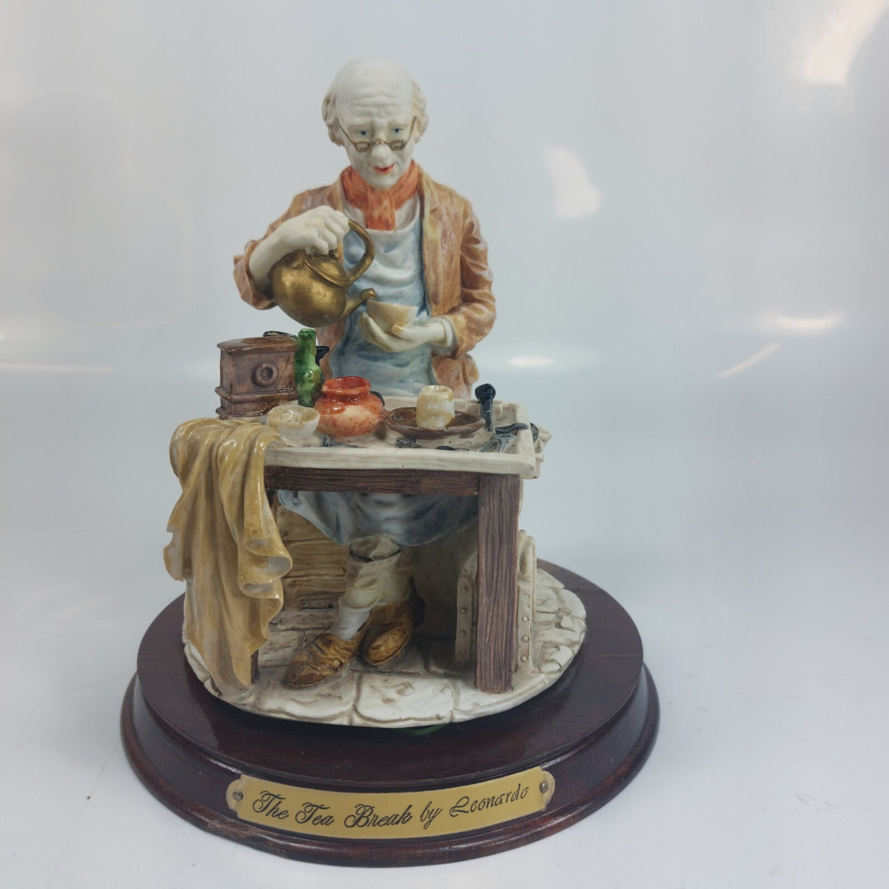 Leonardo Collection Figurine "The Tea Break" Porcelain Resin Presenting19