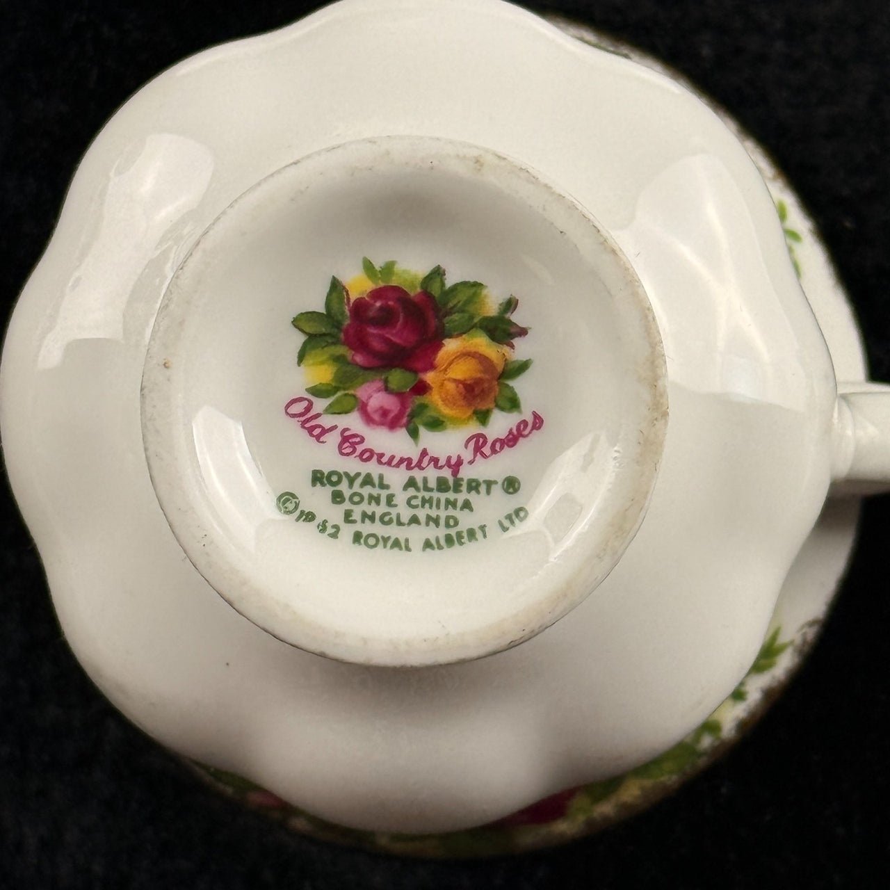 Royal Albert Old Country Roses Cups & Saucers Set of 2 Bone China England 19624