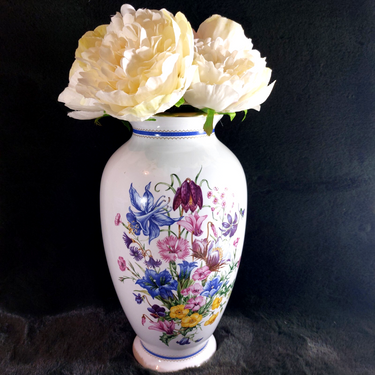 Franklin Mint Alpine Glory Chelsea Flower  1991 Large porc Vase Marjorie Blamey.0