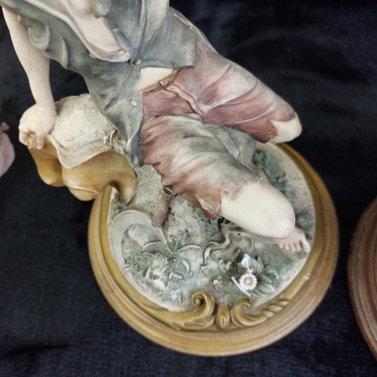 Giuseppe Figurine Armani Couple repaired Flower & Arm Rustic 30cm Resin Italian.9