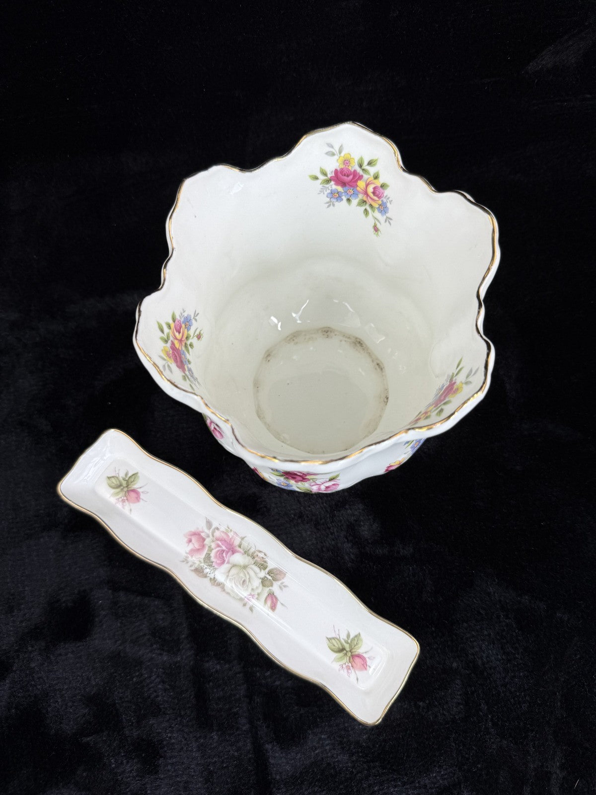 Stunning St. George & Kenall Fine Bone China Floral vase and Tray Set England.9