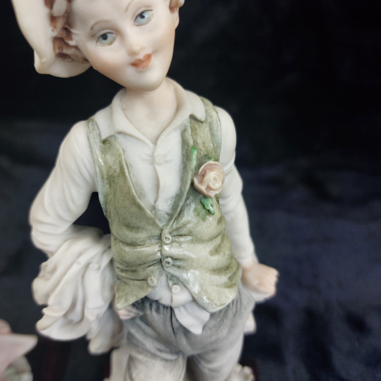 Giuseppe Figurines Armani Pair Boy Girl Flowers Basket Romantic Scene 9" Italy d11